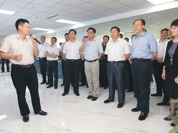 安徽省委常委、合肥市委書記吳存榮，合肥市黨政代表團一行蒞臨我集團參觀考察